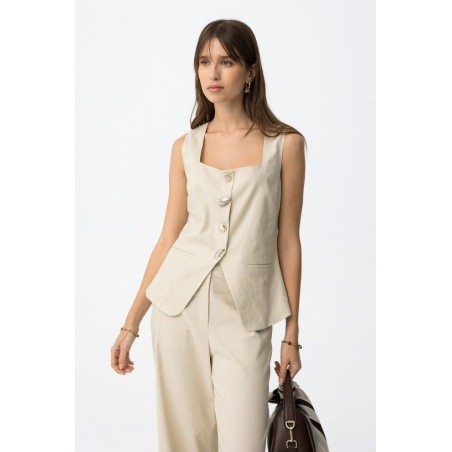 chaleco beige mujer con botones estilo elegante verano