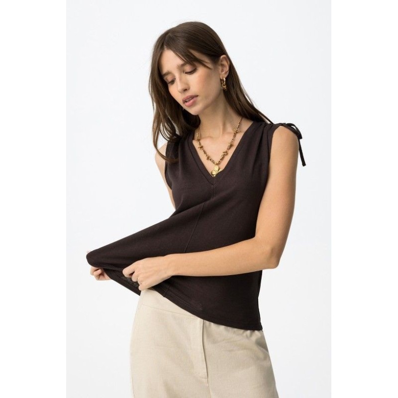 Top marrón escote pico TIFFOSI para mujer