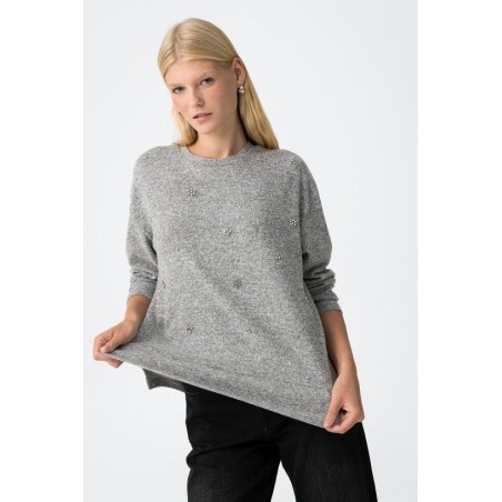 Jersey de punto gris con aplicaciones metálicas y joya – modelo Meet de Tiffosi.