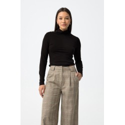 Camiseta slim fit con cuello alto y botones metálicos – modelo Barila_1 de Tiffosi.