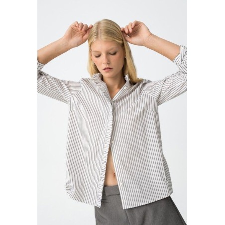 Camisa Rixie de Tiffosi con rayas finas y volante en el cuello – La Petite Sophie