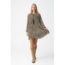 Vestido corto Pop de Tiffosi con estampado plisado – La Petite Sophie