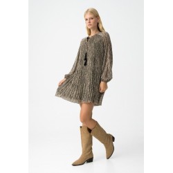 Detalle del cuello con cordón y flecos del vestido Tiffosi Pop – La Petite Sophie