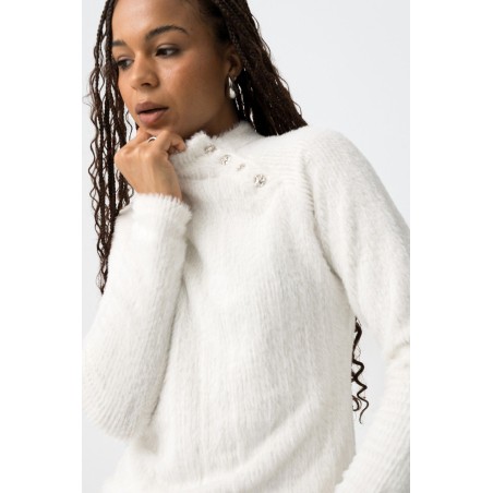 👉 “Camiseta Arche blanca con detalle de botones vista lateral – La Petite Sophie”