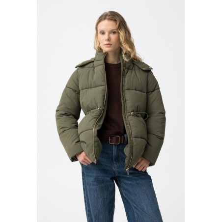 Abrigo acolchado verde mujer con capucha | Moda invierno