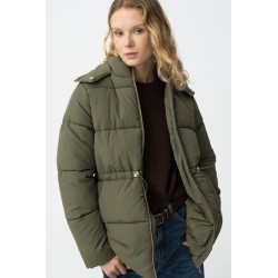 Abrigo acolchado verde mujer con capucha | Moda invierno