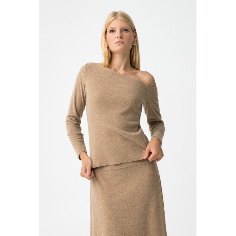 Top asimétrico camel de punto | Nueva colección mujer