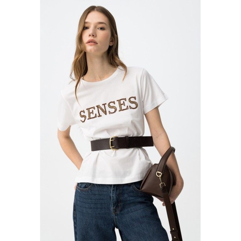 Camiseta blanca Tiffosi con mensaje Senses en relieve