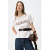 Camiseta blanca Tiffosi con mensaje Senses en relieve
